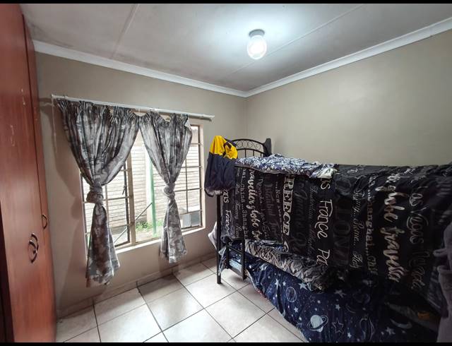 3 BEDROOM TOWNHOUSE FOR SALE IN OOS EINDE